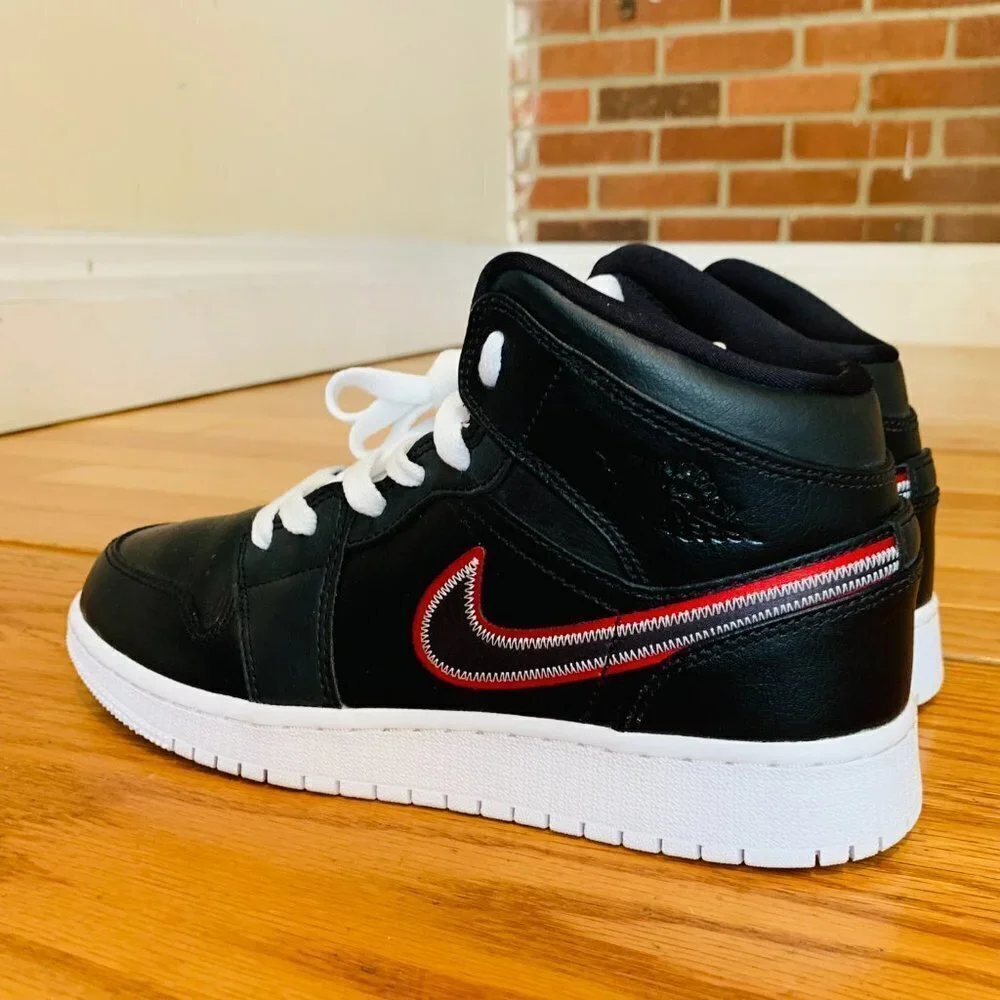 Nike Air Jordan Youth Size 5.5 Black BQ6931-016